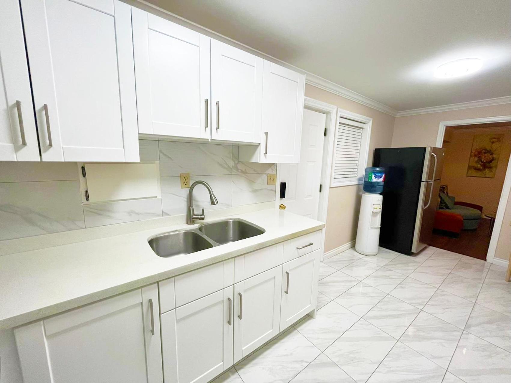 Private Suite With Private Entrance King Bed Richmond Exterior foto
